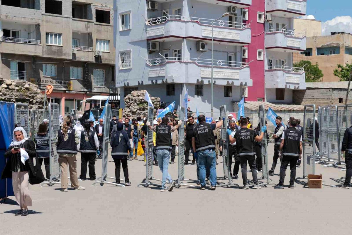 Şırnak\'ta 1 Mayıs halaylarla kutlandı