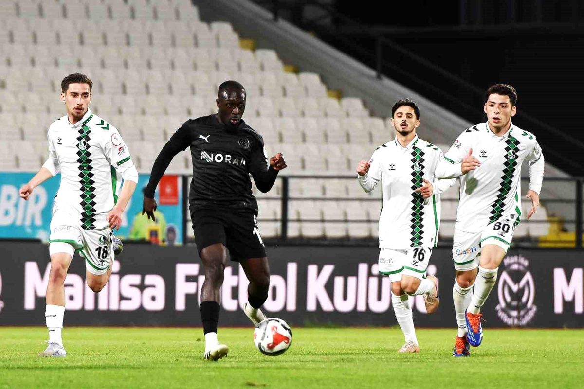 Manisa FK\'ya Sakaryaspor 5-0\'lık Tarihi Zafer