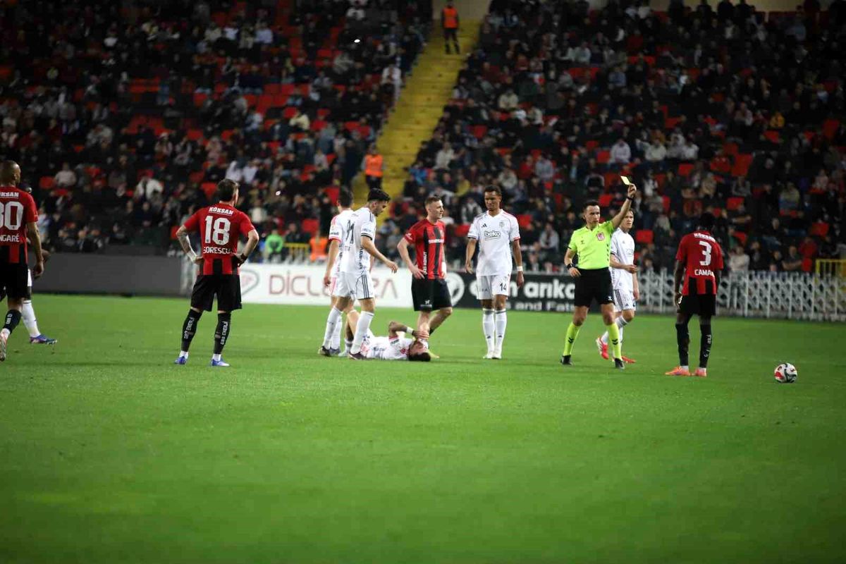 Beşiktaş\'ı 2-0 geçiyor
