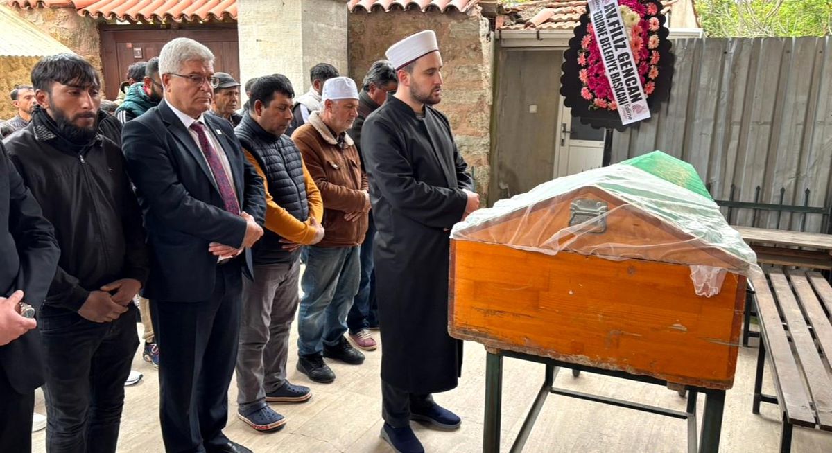 14 Yaşındaki Gizem Özdemir\'in Cenazesi