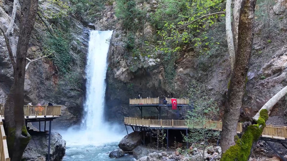Amanos Dağları\'nda Yeni Turizm Cenneti: Karaçay Şelalesi