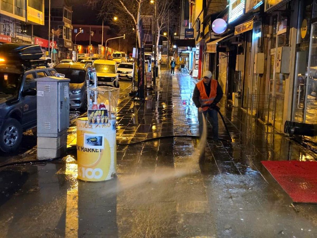 Ardahan\'da Belediyeden bahar temizliği