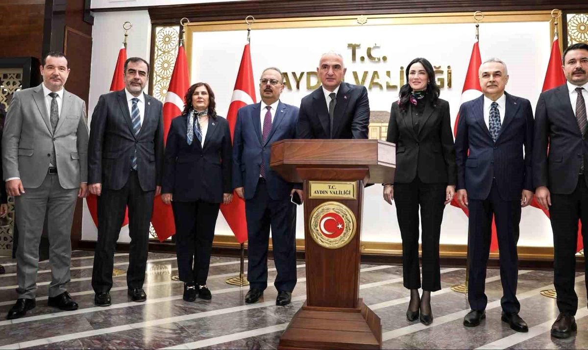 Bakan Ersoy\'un ikinci durağı Aydın Valiliği oldu