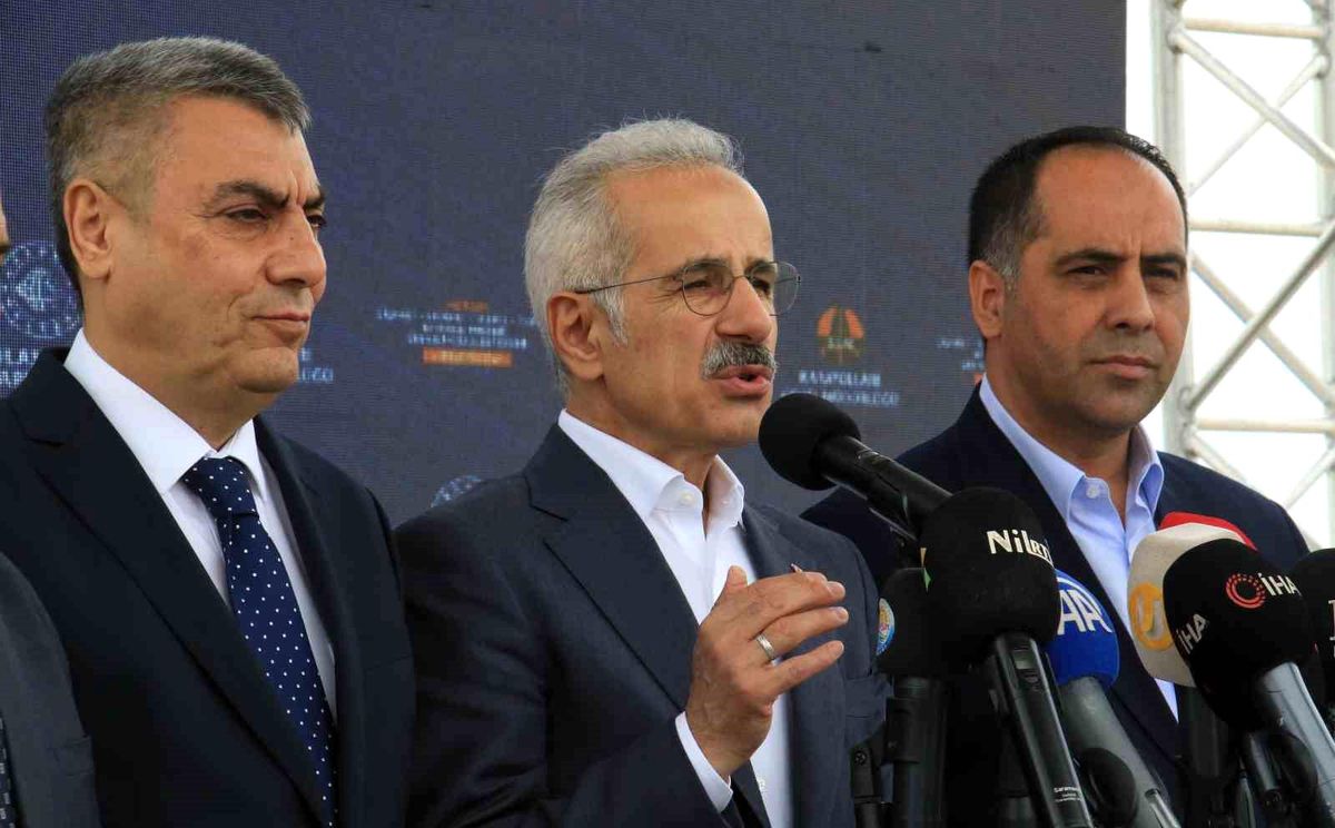 Bakan Uraloğlu duyurdu: "Çeşmeli-Kızkalesi Otoyolunda ilk kısım temmuz ayında açılacak"