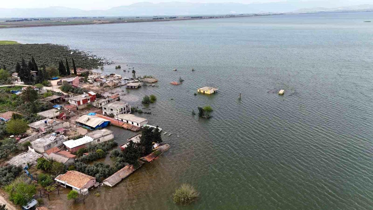 Reyhanlı Barajı\'nda Su Seviyesi Artınca İki Köy Sular Altında Kaldı