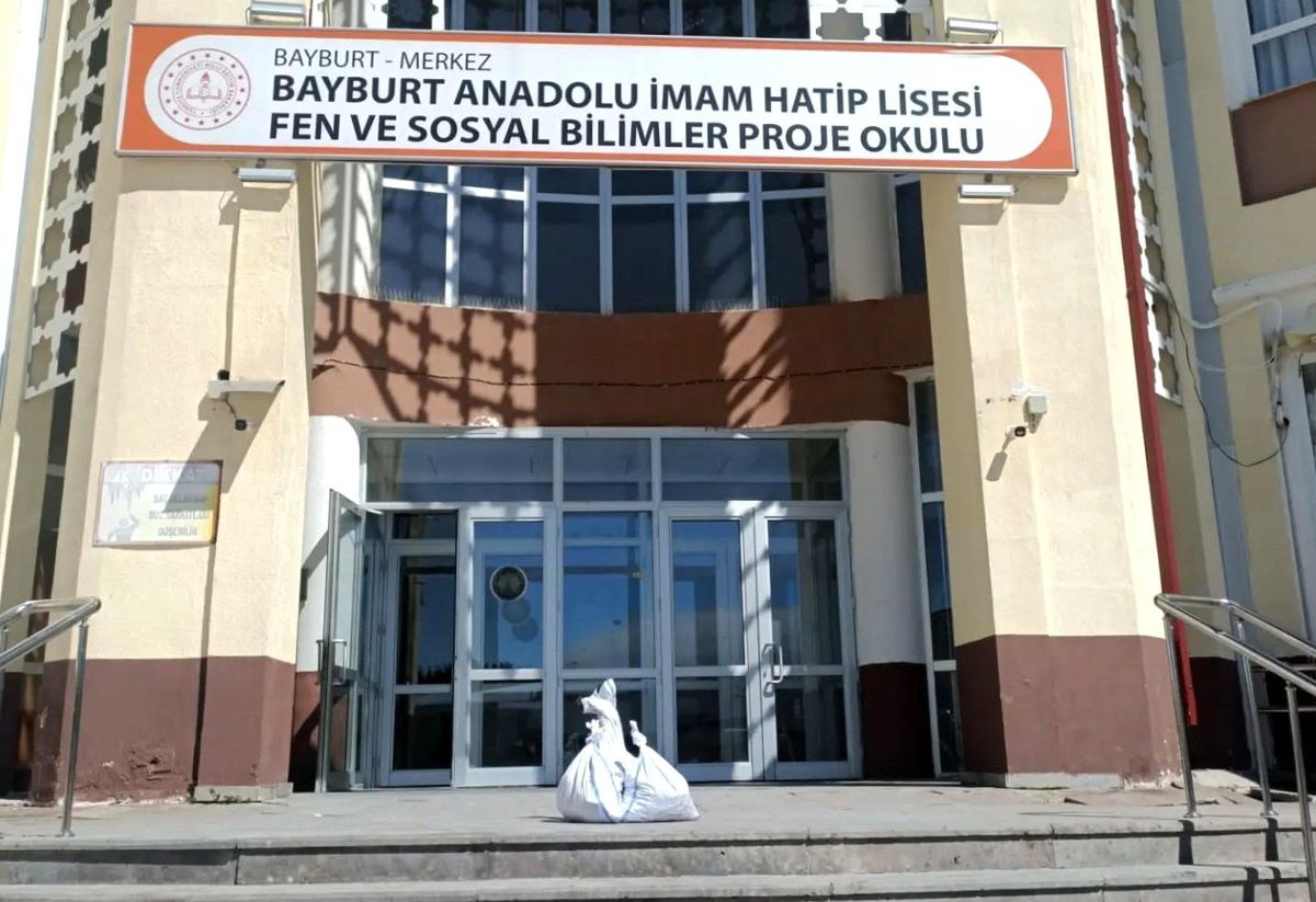 Bayburt\'tan Duyarlı Öğrenciler