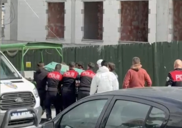 Beylikdüzü'nde araç içerisinde silahla vurulmuş halde bulundu