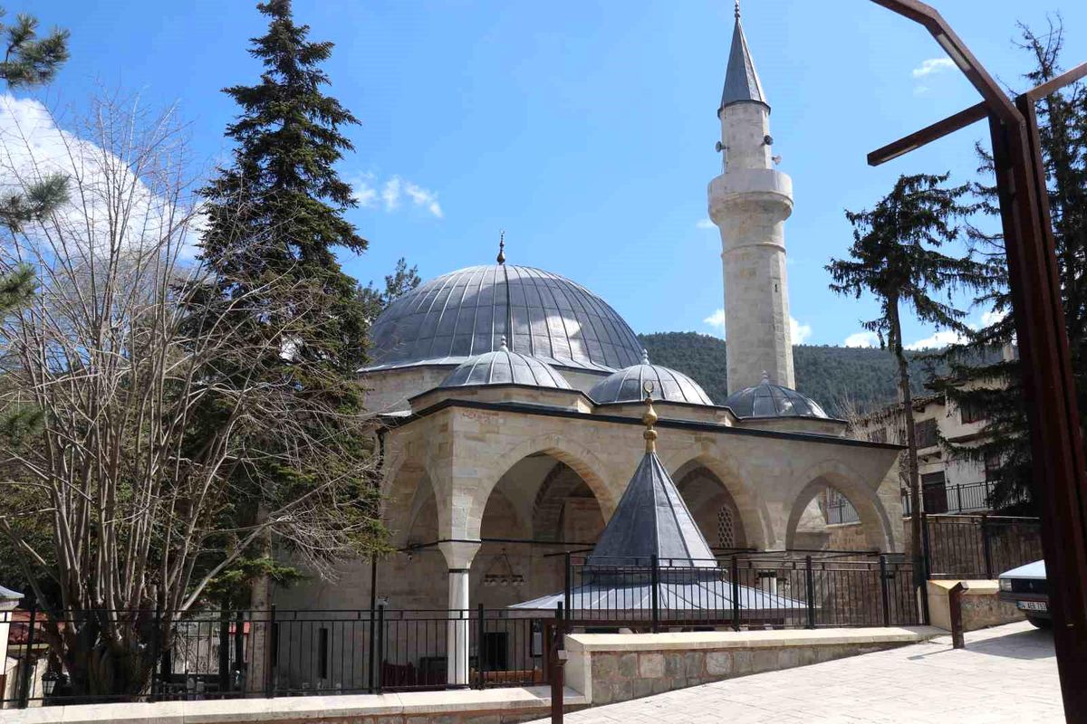 Kurşunlu Cami: 508 Yıldır Dimdik