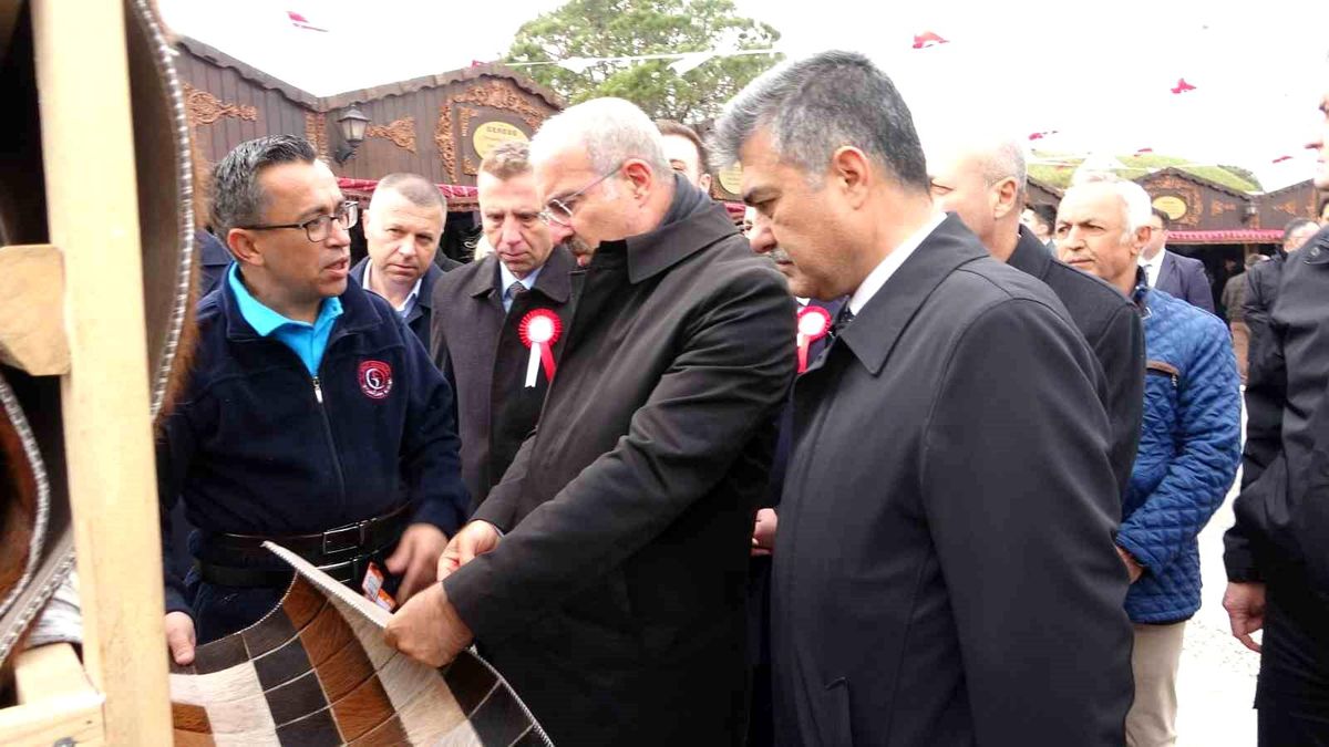 Çanakkale\'de \'İşyurtları Ürün ve El Sanatları Fuarı\' açıldı