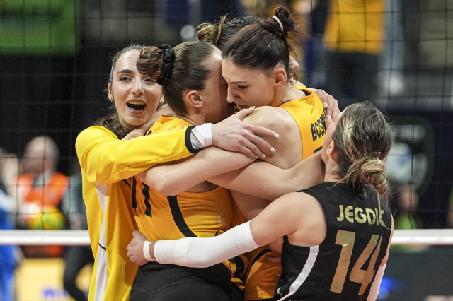 CEV Şampiyonlar Ligi finalinde Türk derbisi heyecanı yaşanacak