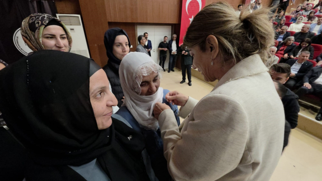 CHP ve YRP'den ayrılan 100 kişi AK Parti'ye katıldı
