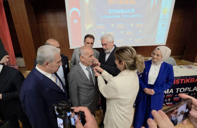CHP ve YRP'den ayrılan 100 kişi AK Parti'ye katıldı