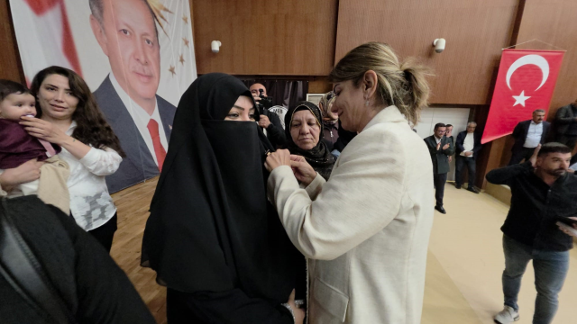 CHP ve YRP'den ayrılan 100 kişi AK Parti'ye katıldı