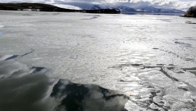 Çıldır Gölü’nde Buz Erimesi Görüntülendi