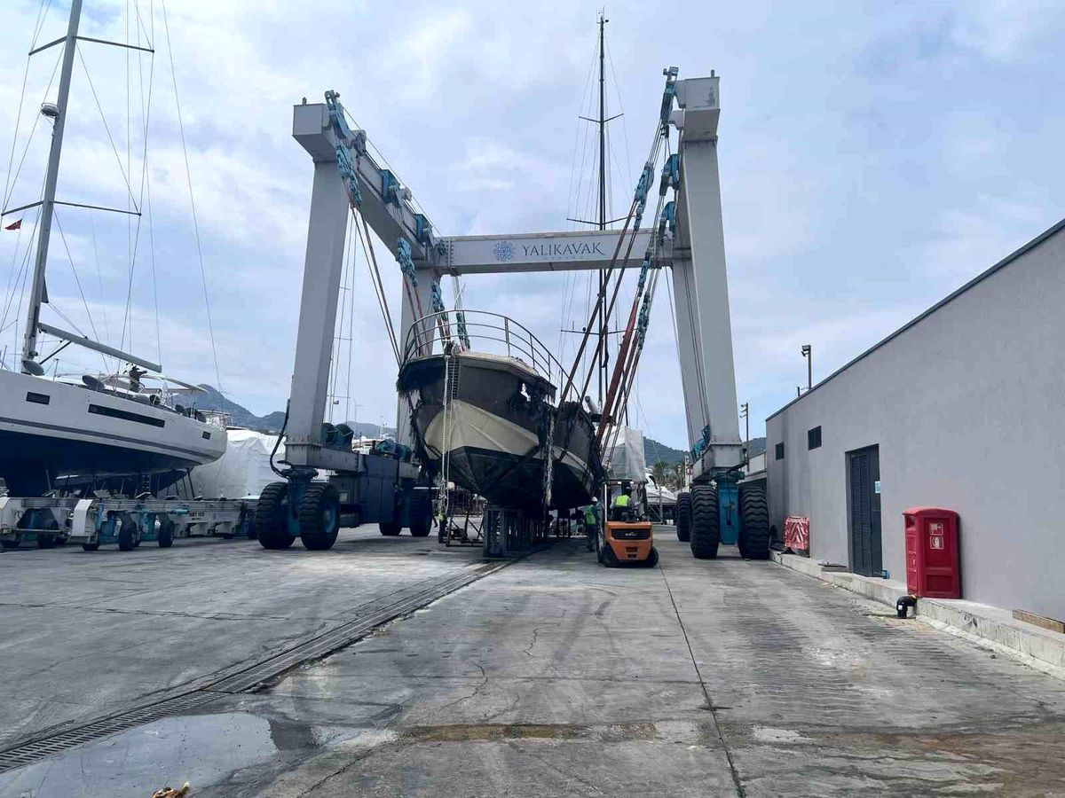 Bodrum\'daki Yangın Sonrası Motoryatlar Çıkartıldı