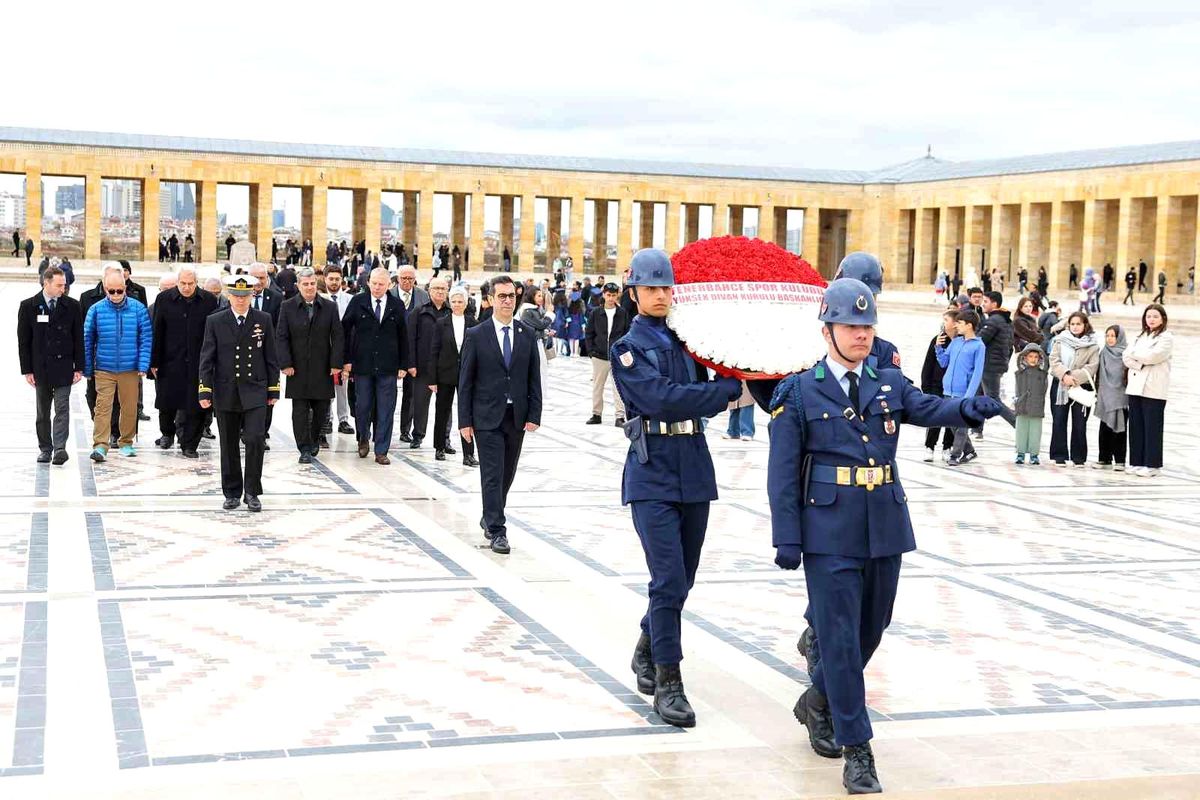 Fenerbahçe\'den Anıtkabir Ziyareti