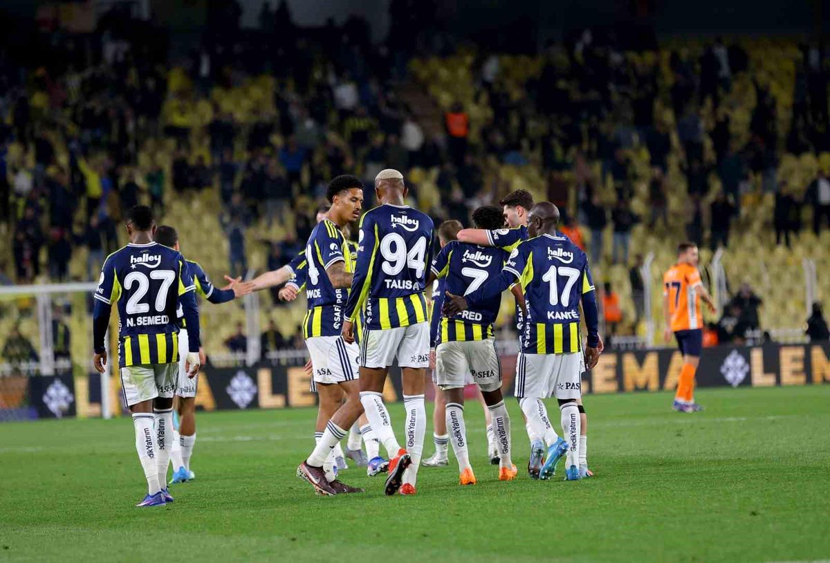 Fenerbahçe, Başakşehir\'i 3-1 Yenerek İkinci Galibiyetini Aldı