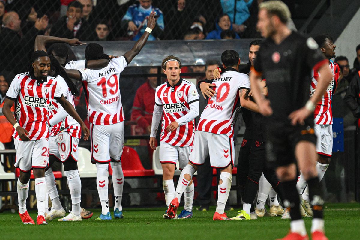 Galatasaray\'a Samsun\'da soğuk duş! Fenerbahçe ile puan farkı 4\'e indi