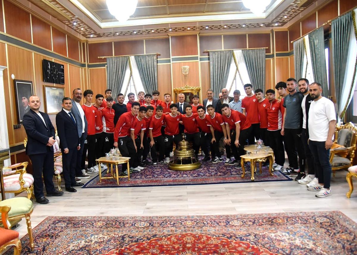 Başkan Balaban’dan U18 takımına destek: ‘Sonuç ne olursa olsun gurur duyuyoruz’