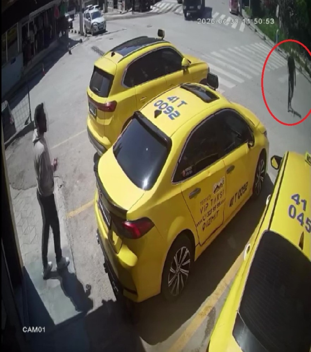 Görme engelli vatandaşın trafikte yaşadığı tehlikeli anlar kamerada