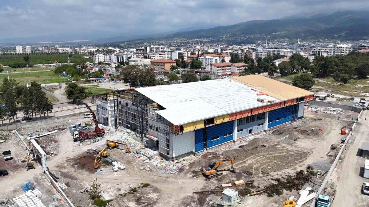 Başkan Öntürk’ten Dörtyol’daki Spor Salonu İncelemesi