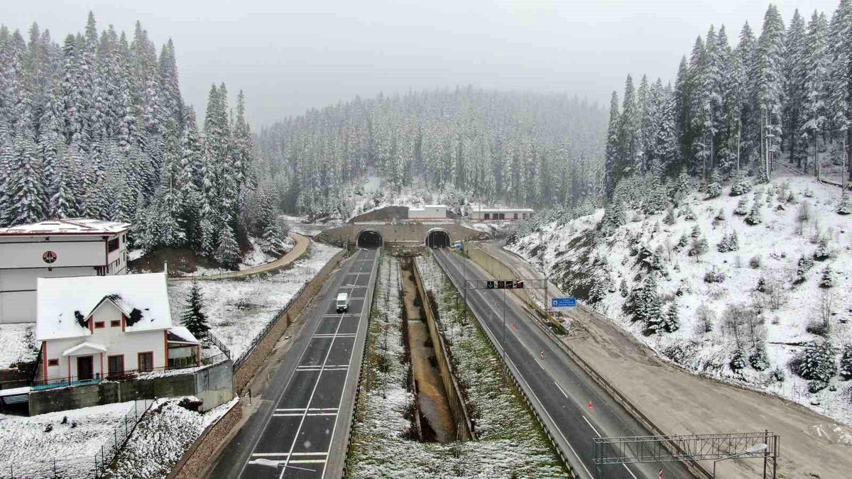 Ilgaz Dağı Mayıs\'ta Beyaza Büründü