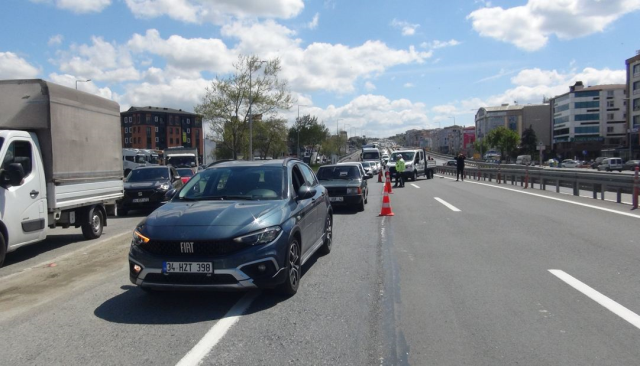 İstanbul'da çivi kabusu! Lastikler patladı, trafik felç oldu