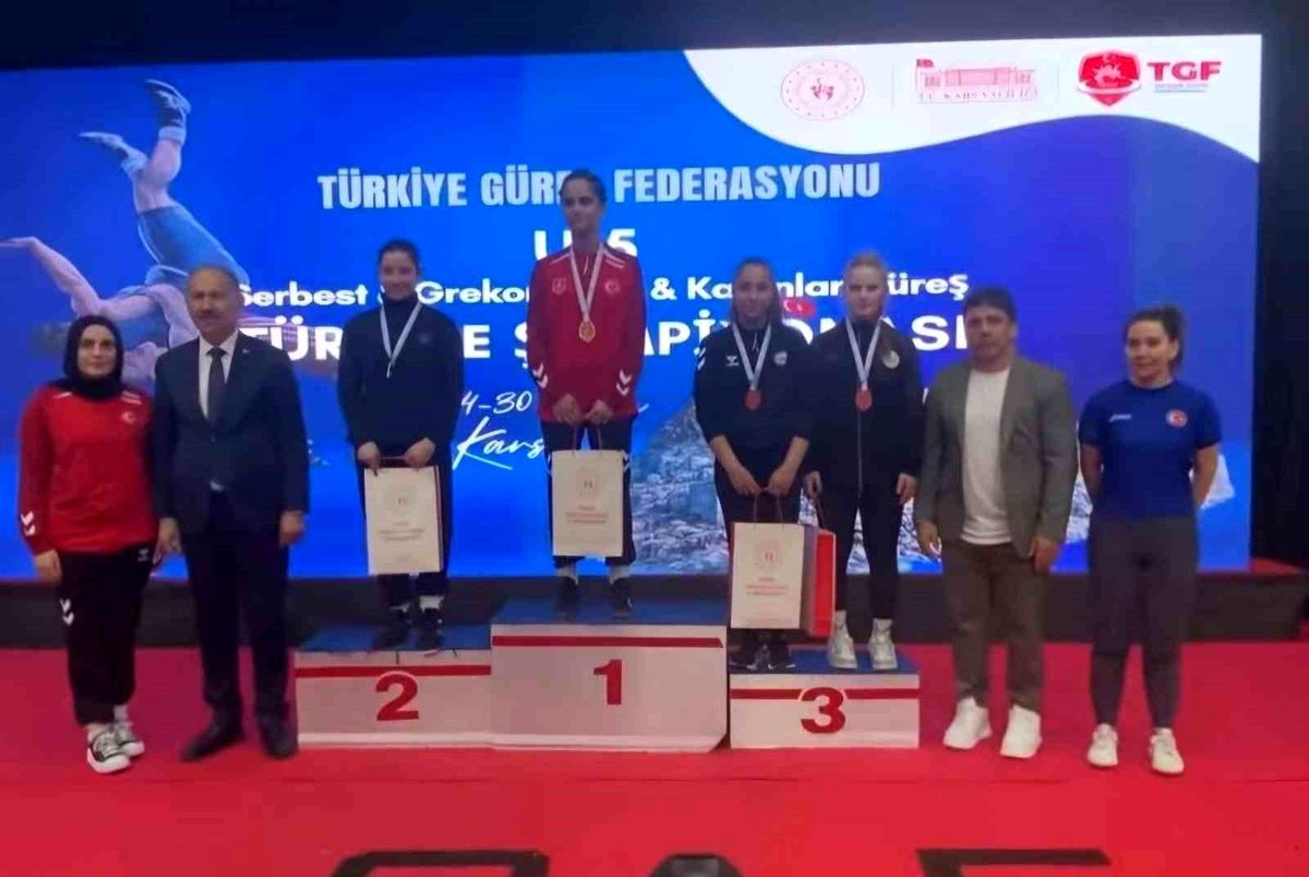 Ayça Çomak, Türkiye Üçüncüsü Oldu