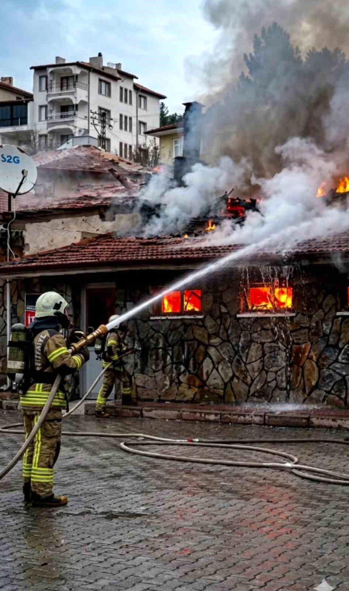 Tarihi Aslanlı Hamamı\'nda Yangın