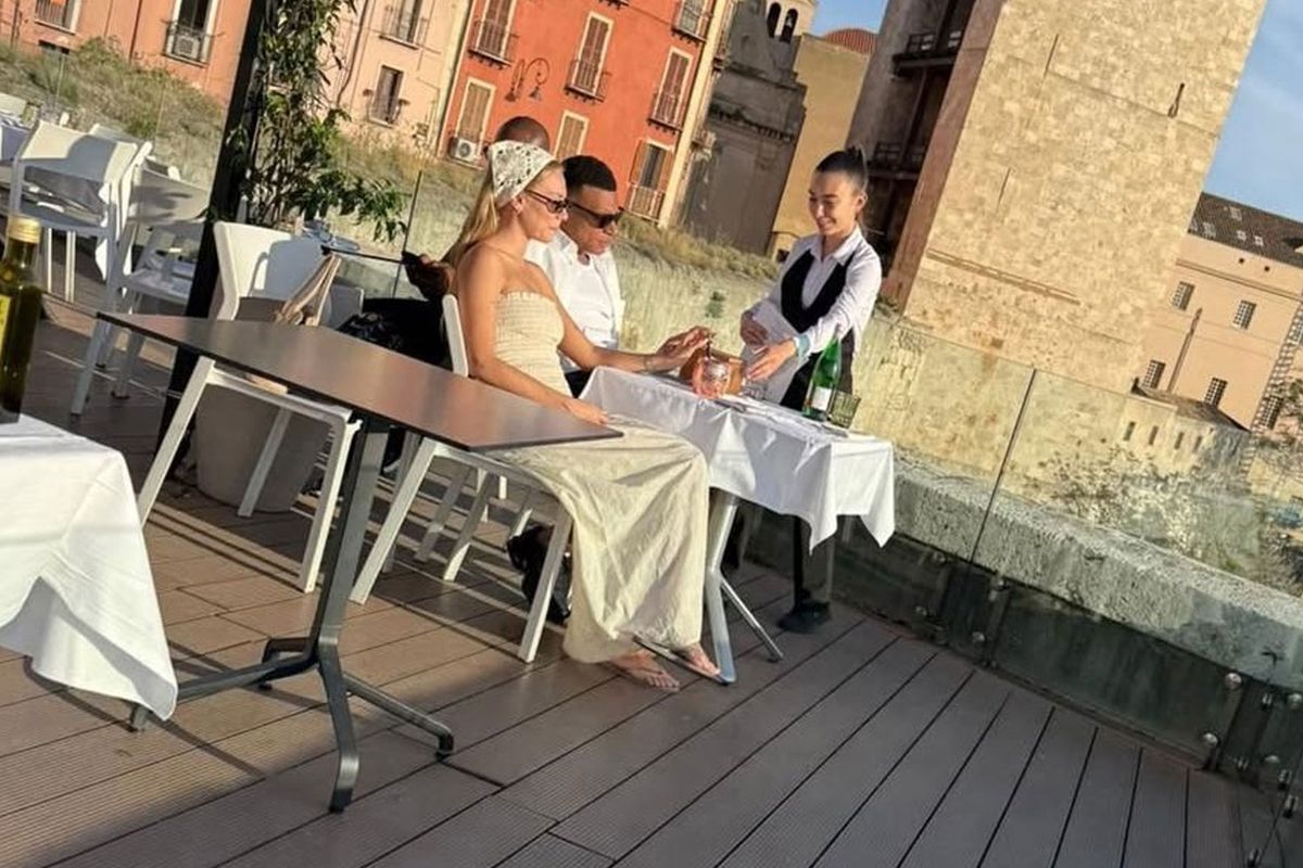 Mbappe ve Ester Exposito, İtalya'da tatile çıktı