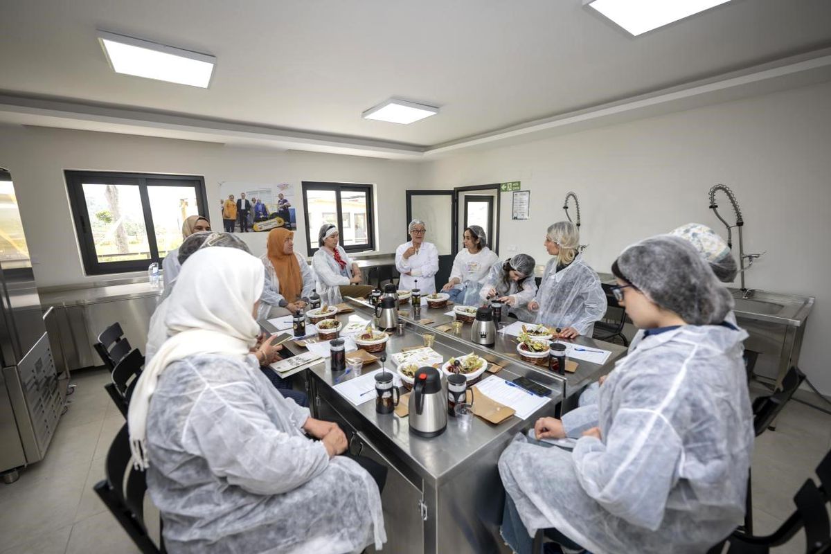 Mersin\'de kadın üreticilere bitki çayı eğitimi