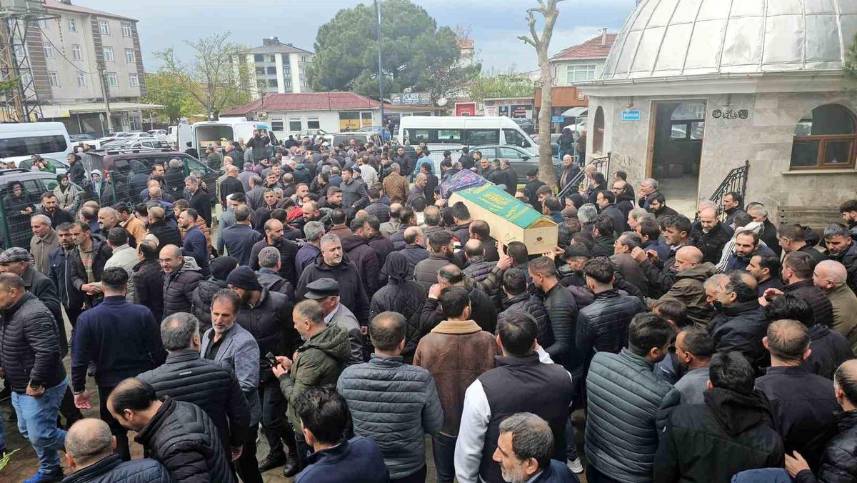 Bandırma\'daki otobüs kazasında ölen Elif Kel son yolculuğuna uğurlandı