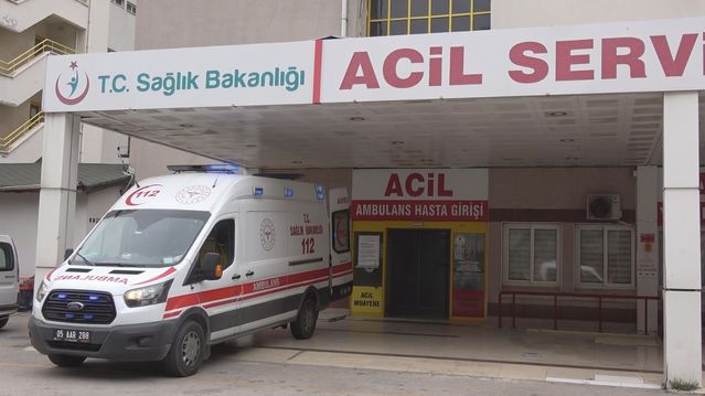 Amasya’da Çocuk Musluk Aynasına Sıkıştı