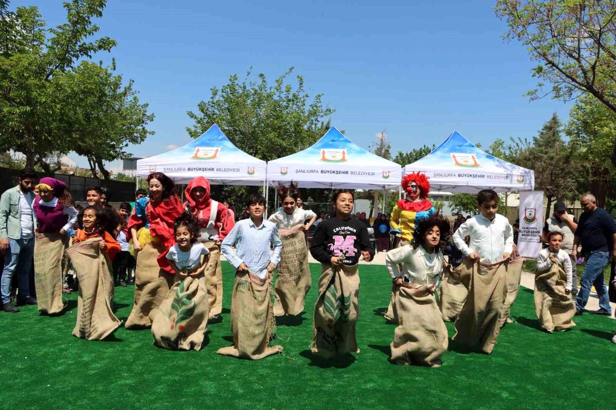 Şanlıurfa\'da çocuk şenliği renkli görüntülere sahne oldu
