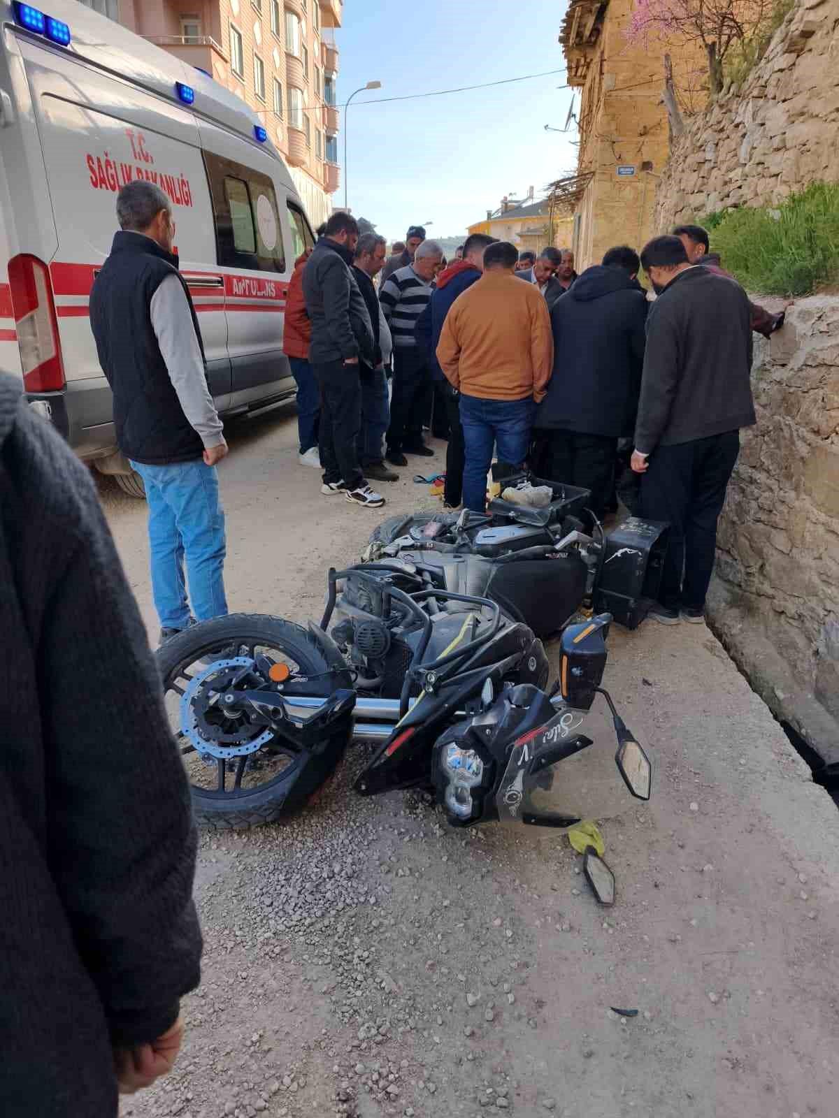 Motosiklet Devrildi, Sürücü Yaralandı