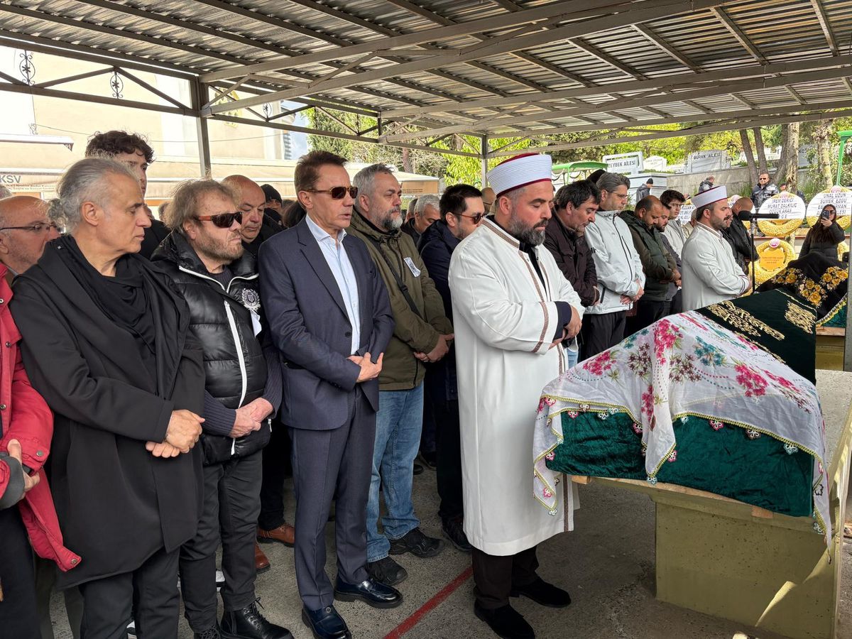 Tülay Özer Hayatını Kaybetti