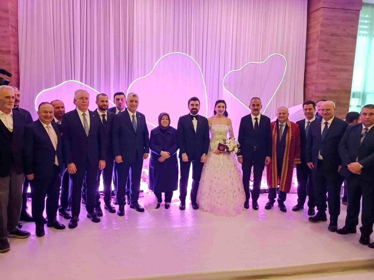 Ordu\'da Düğün: 34 Şahit ile Nikah