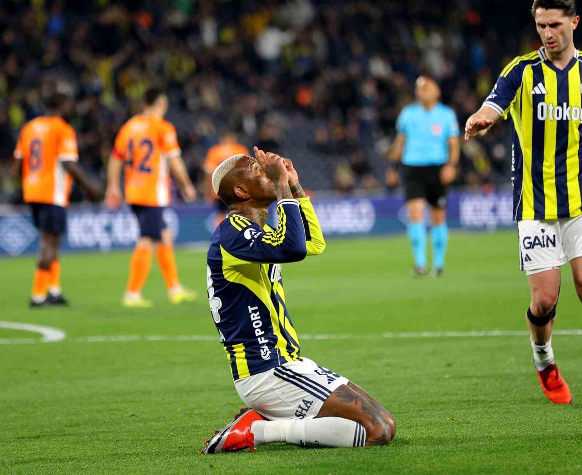 Talisca\'nın Hat-Trick\'i Fenerbahçe\'ye Galibiyet Getirdi