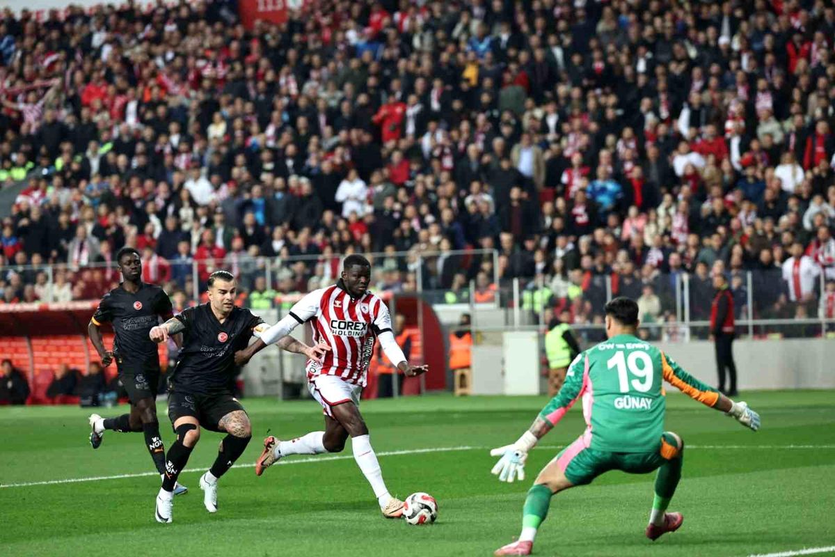 Galatasaray 1-0 Önde