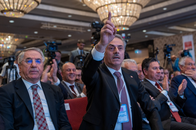 Türkiye Belediyeler Birliği seçiminde İmamoğlu'nun mesajı okunurken kavga çıktı! İşte o anlar