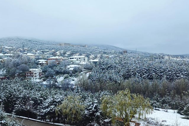 Mayıs ayında güne kar ile uyandılar