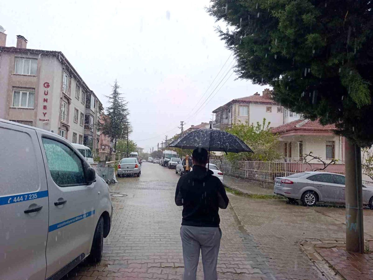Afyonkarahisar\'da Mayıs\'ta Kar