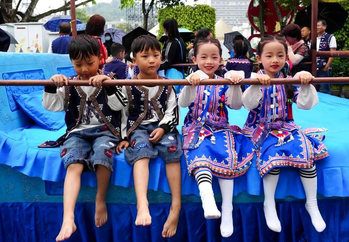 Mojiang\'da İkizler Festivali