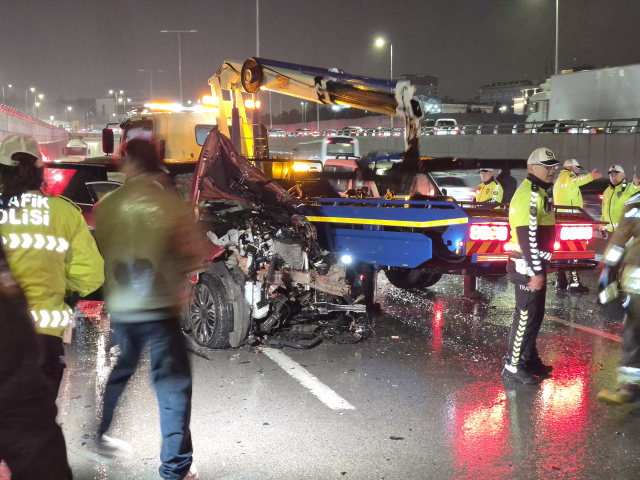 Ankara'da 4 aracın karıştığı zincirleme kazada 8 kişi yaralandı