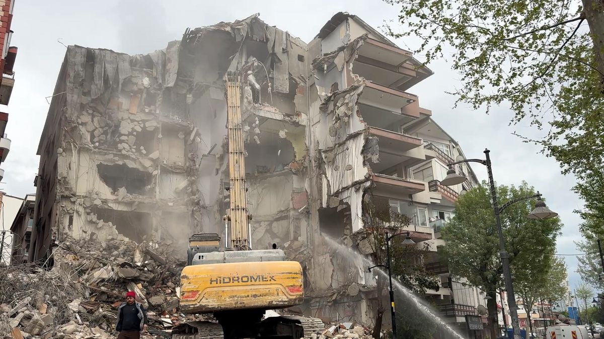 Bayrağı Kurtardılar