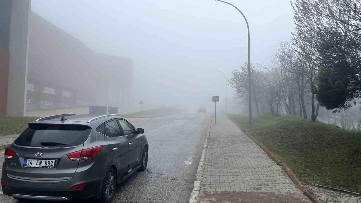 Bolu\'da Yoğun Sis Trafiği Olumsuz Etkiledi