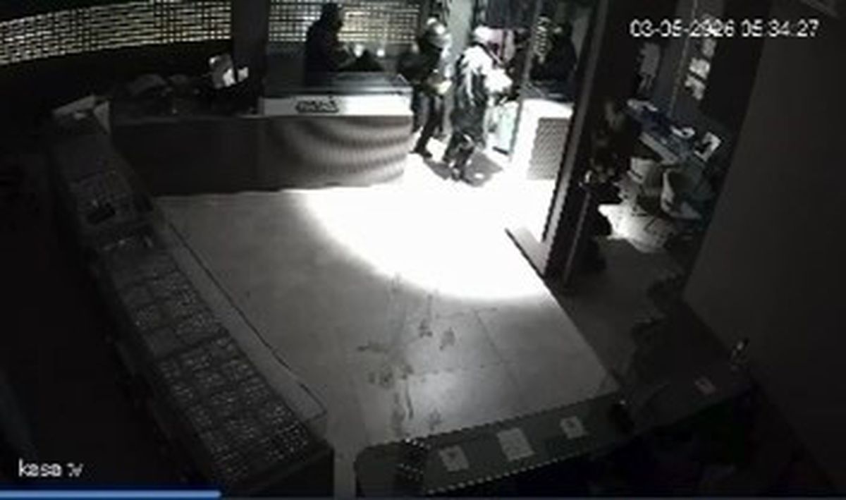 Çaldıkları para ve altınları kaza yaptıkları yerde bırakıp kaçtılar