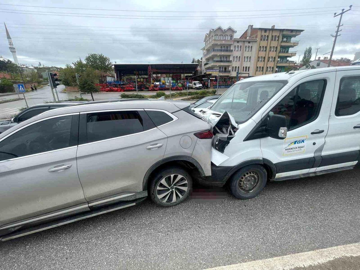 Çorum\'da Trafik Kazası: 2 Yaralı