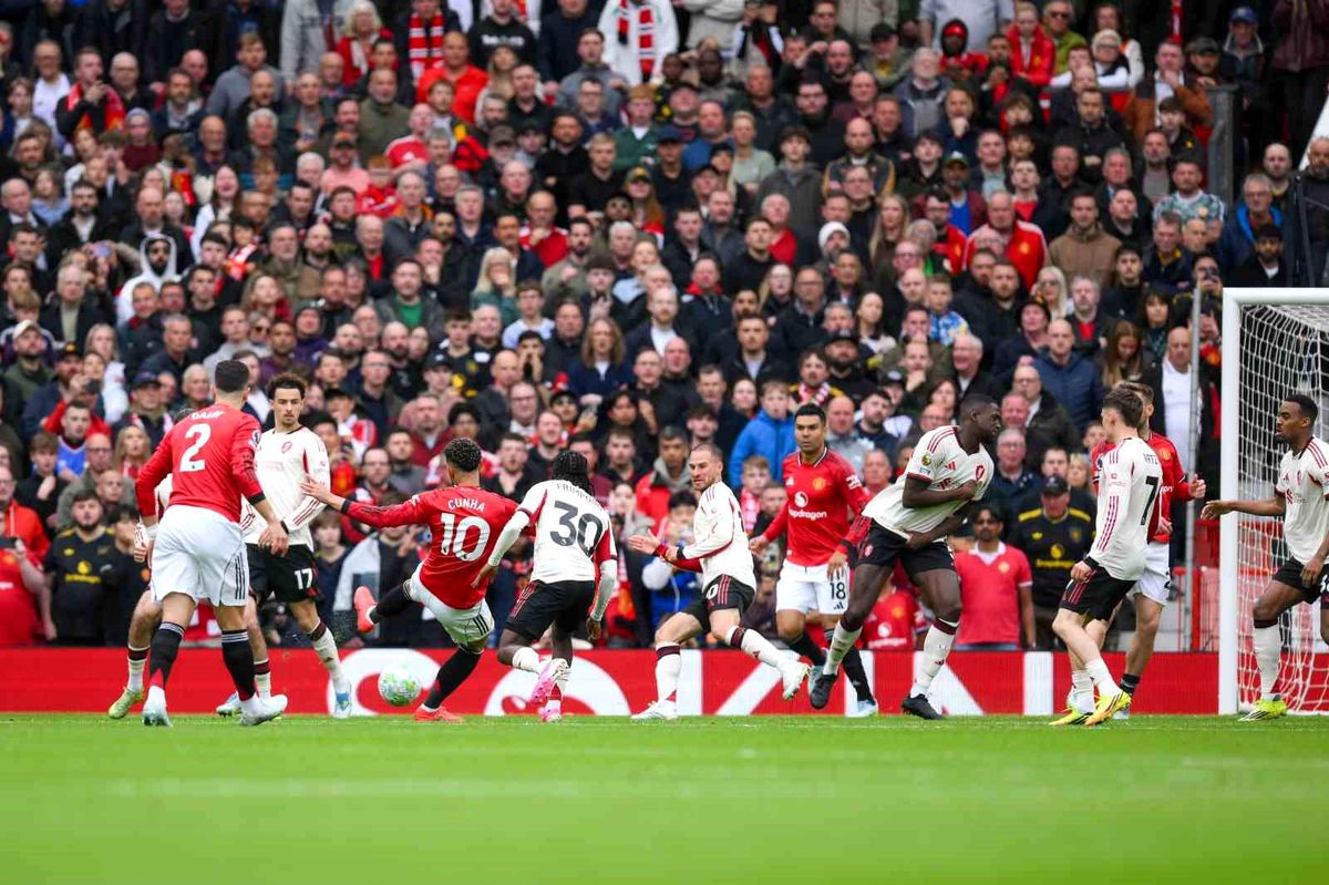 Manchester United, Liverpool\'u 3-2 Yendi!