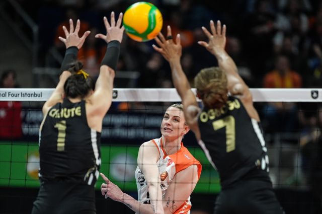 Eczacıbaşı Dynavit'i yenen VakıfBank, 7. kez CEV Şampiyonlar Ligi şampiyonu